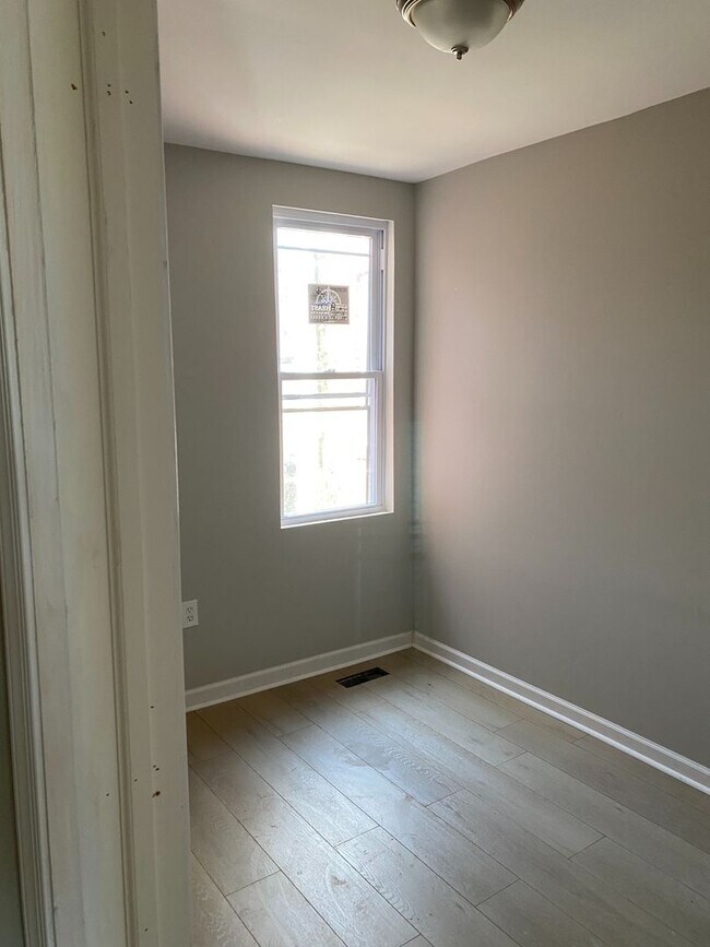 Foto del edificio - Large 3 bedroom in Germantown