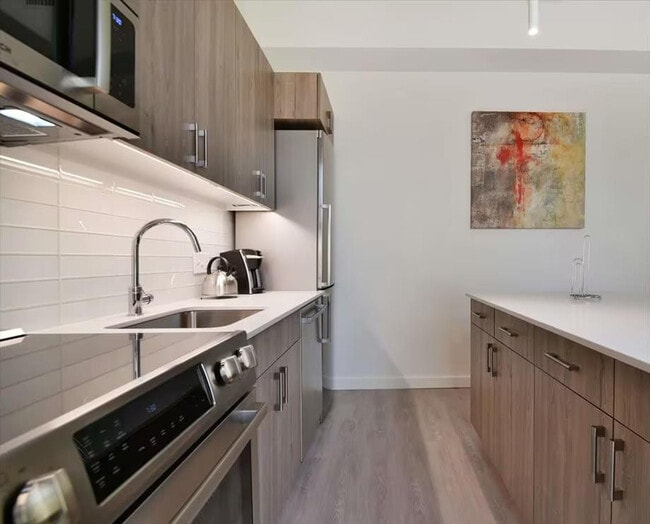 Foto del edificio - 8 Harrison Ave