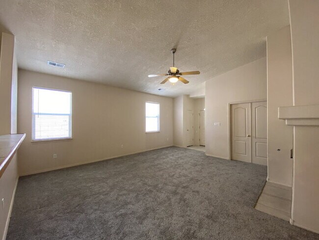 Building Photo - Spacious 3BR w/Office in the Cabezon Subdi...