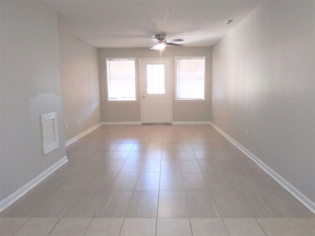 Foto del edificio - 418 Hargrove St Duplex