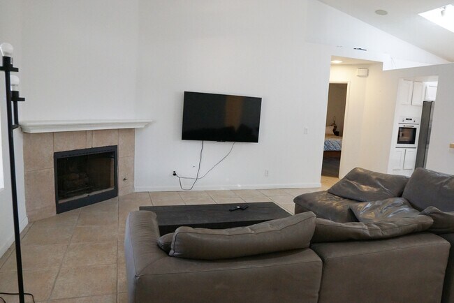 Foto del edificio - 28600 Avenida Duquesa