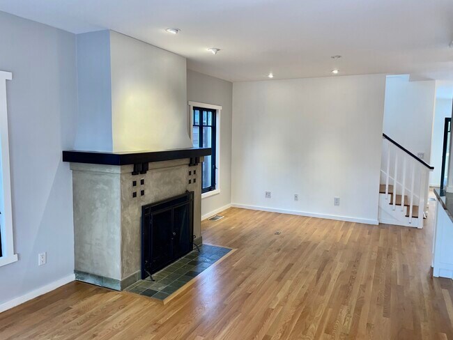 Building Photo - 558 Rialto Ave