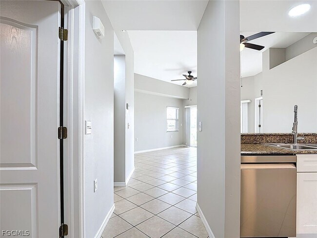 Foto del edificio - 12151 Summergate Cir