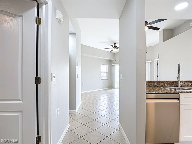 Building Photo - 12151 Summergate Cir