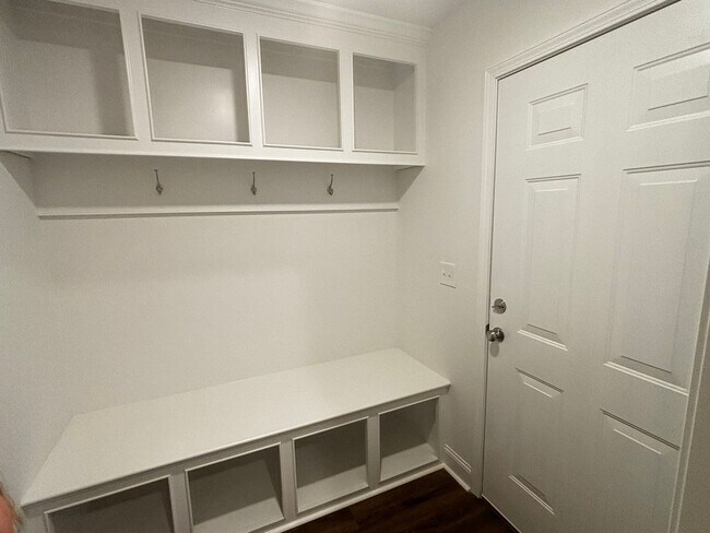 Foto del edificio - ****JUST REDUCED!!PLUS 1ST MONTHS RENT IS ...