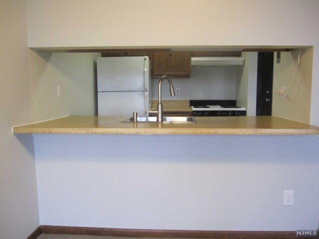 Building Photo - 2167 Ellery Ave