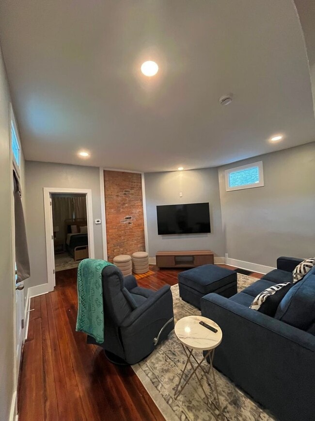 Building Photo - Fully Furnished Mid-Term Rental | All Utilities Included | Flexible 30-Day to 6-Month Stays
