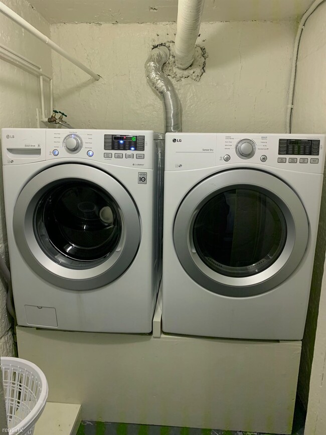 Building Photo - Studio, 1 bath  - 164 S 1300 E Apt 8
