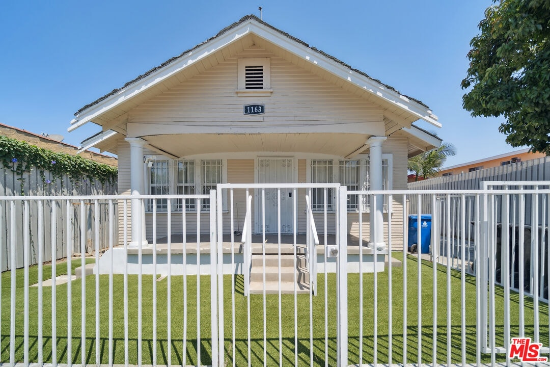 Primary Photo - 1165 W 38th St