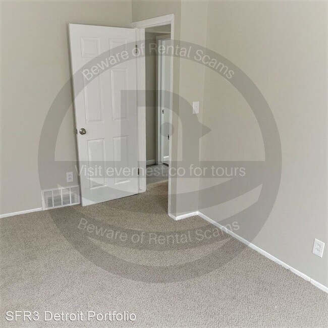 Foto del edificio - 3 br, 1 bath House - 8244 Cadillac Avenue