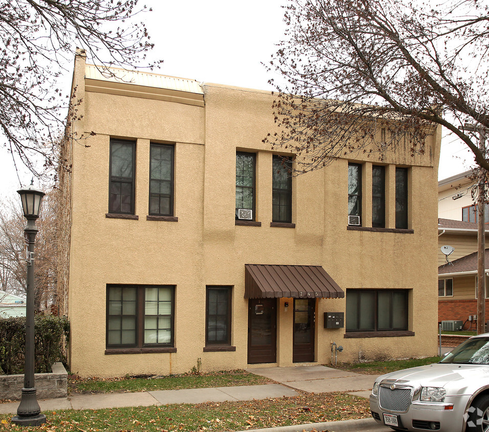 Primary Photo - 745 Margaret St