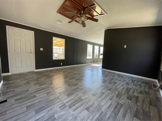 Building Photo - 27951 Hickory Dr