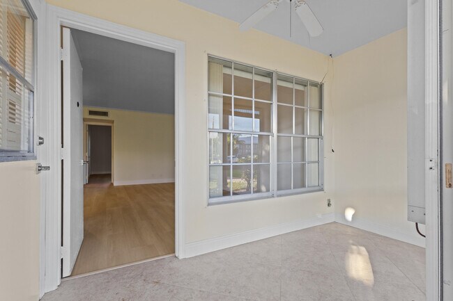 Foto del edificio - 1965 SE 5th Ct