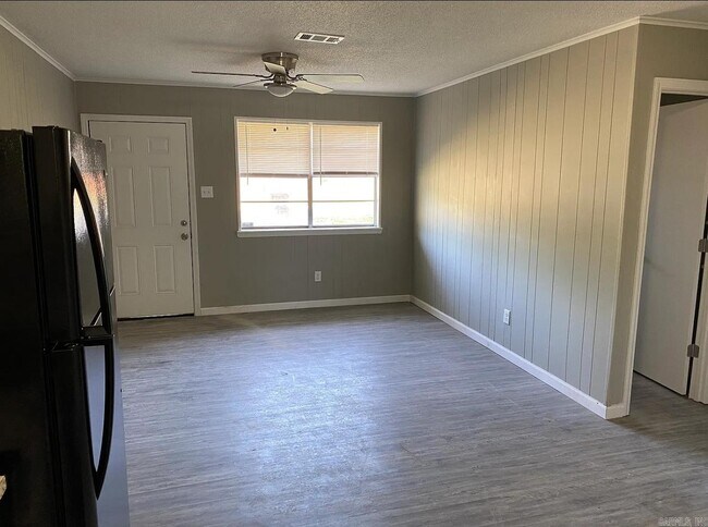 Building Photo - 1003 Wright Cir