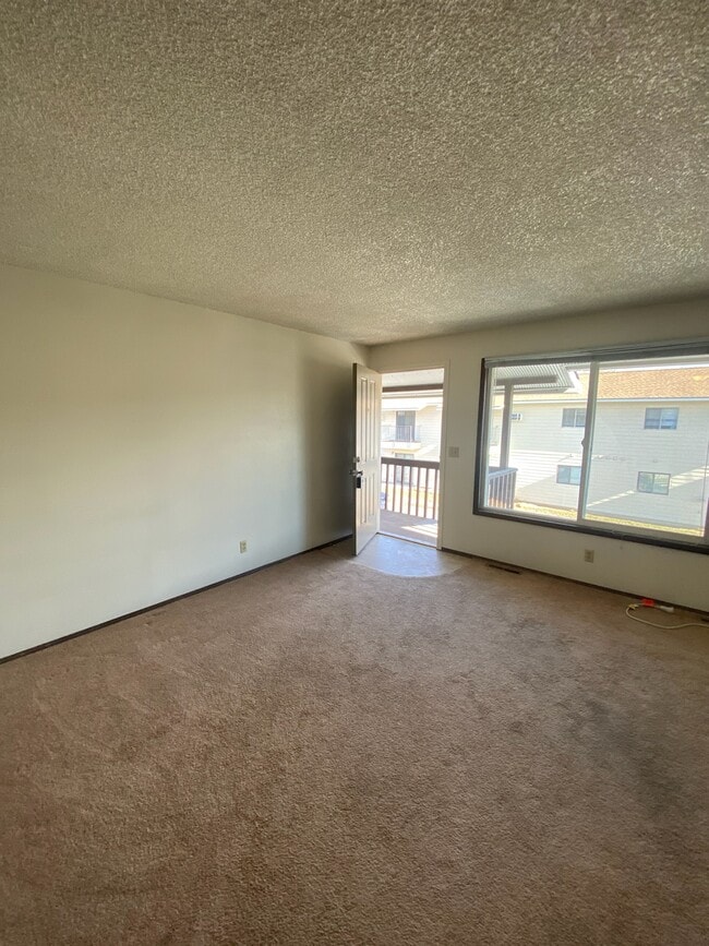 Building Photo - 440 Josephine Dr
