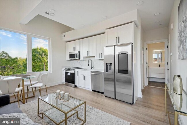 Foto del edificio - 1307 Longfellow St NW