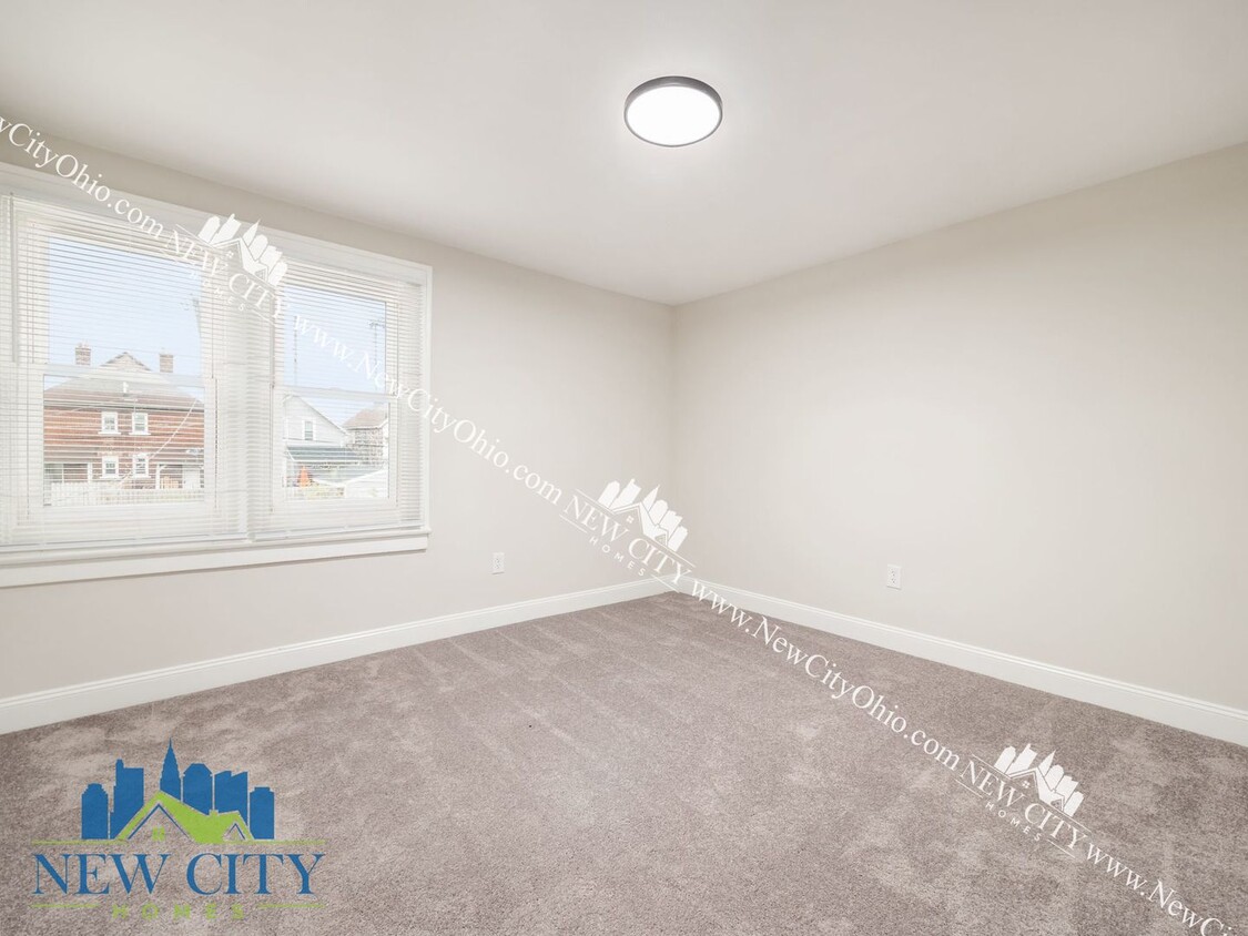 Building Photo - Remodeled 3 Bedroom, 1.5 Bathroom Two Stor...