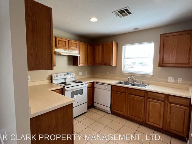 Building Photo - 4 br, 2.5 bath House - 10515 HUNTERS POND