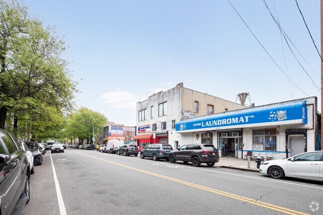 Foto del edificio - 10415 Corona Ave