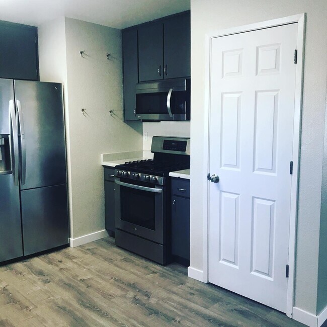 Cocina - 1720 Kemper Ave