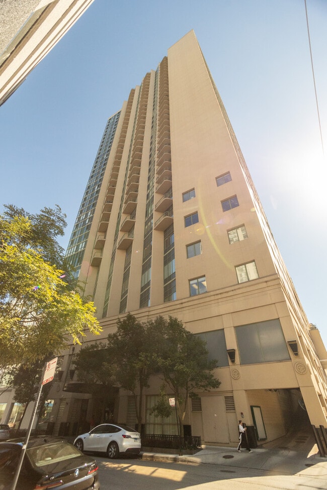 Building Photo - 111 W Maple St