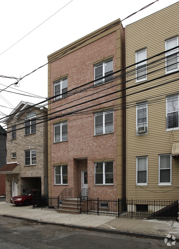 Building Photo - 149 Hopkins Ave