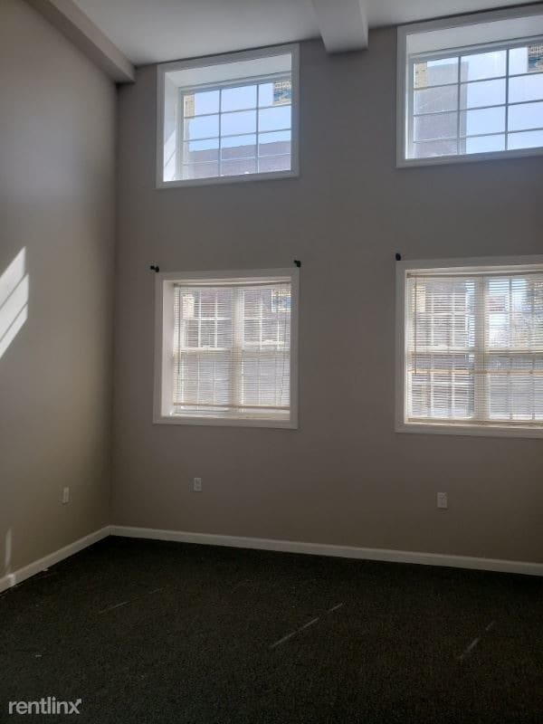 Building Photo - 1 br, 1 bath Apartment - 194 21st Ave