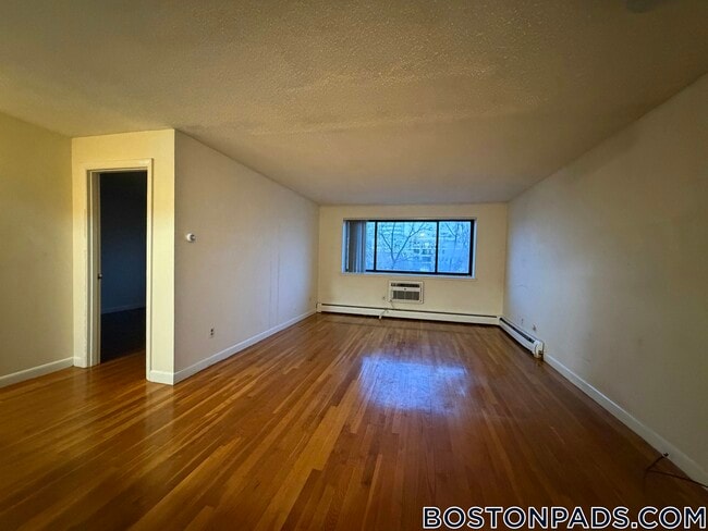 Building Photo - 122 Dustin St