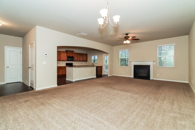 Foto del edificio - 618 Royal Crest Ct