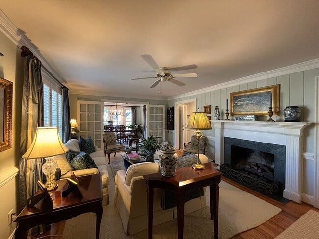 Building Photo - Incredible 5BD, 4.5BA House in Downtown Ra...