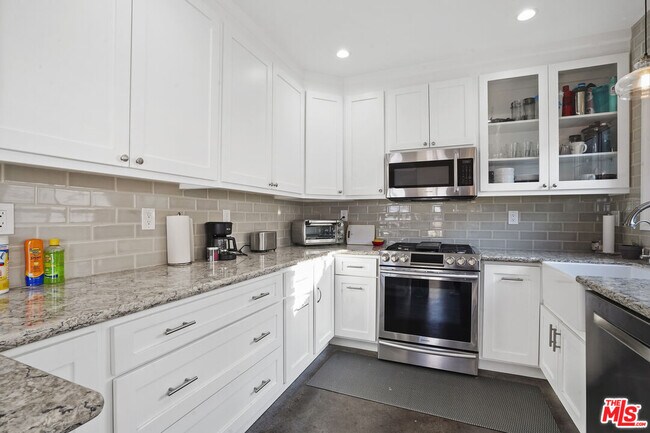 Foto del edificio - 506 N Helberta Ave