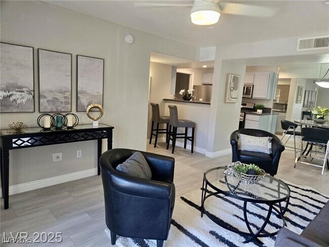Foto del edificio - 950 Seven Hills Dr