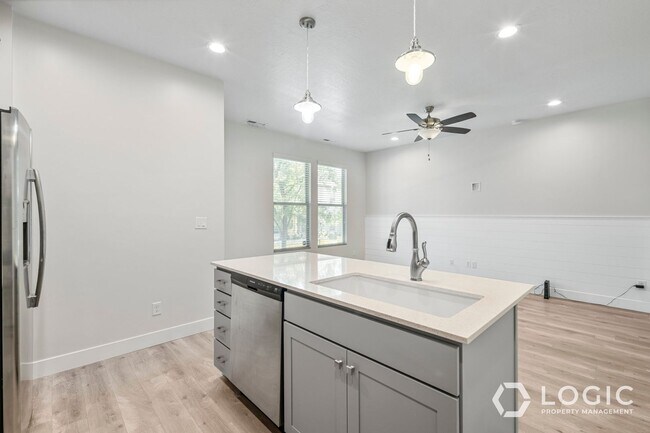 Building Photo - Beautiful Home available!