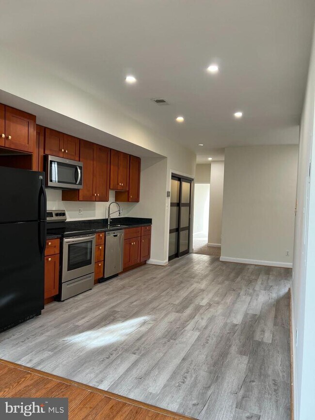 Foto del edificio - 1362 Kenyon St NW