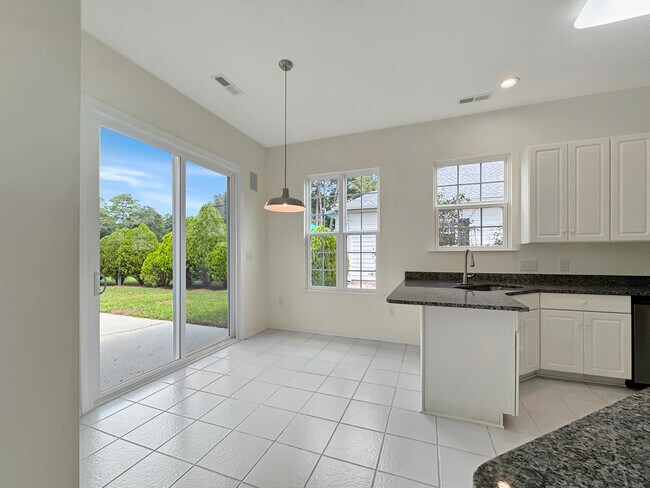 Foto del edificio - 4333 Oakwood Cir