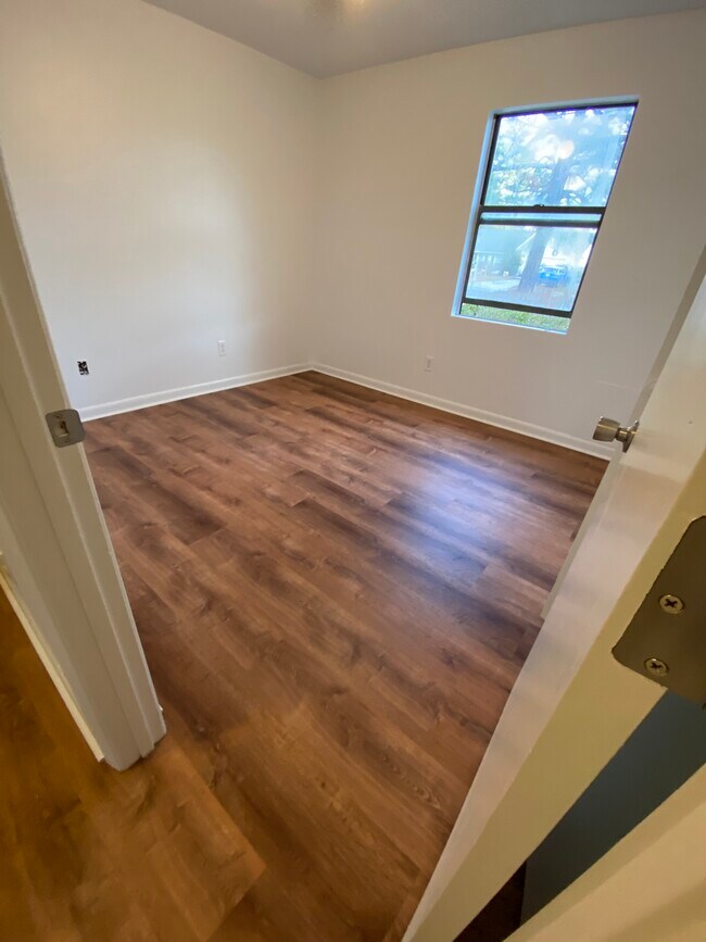 Foto del edificio - 925 Hunting Ridge Rd