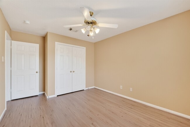 Building Photo - 910 Norfolk Dr