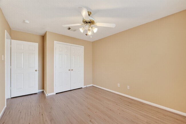 Foto del edificio - 910 Norfolk Dr