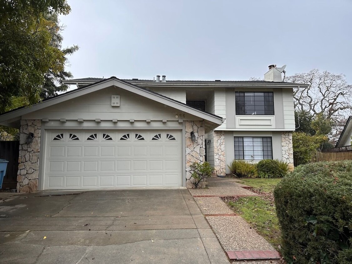 Primary Photo - Stunning 2 Story Home w/ Pool - Palo Alto ...