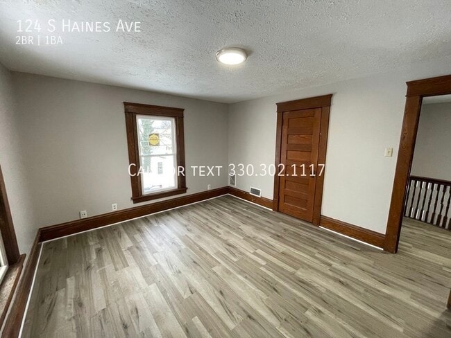 Building Photo - 2 Bed 1 Bath For Rent