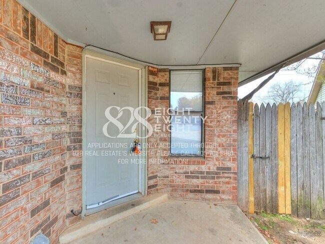 Foto del edificio - Now Touring & Available for Move in! 3 Bed/1.5 Bath Duplex in West Norman!