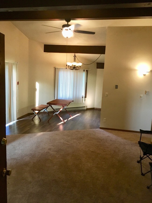 Foto del edificio - 142 Josslyn St