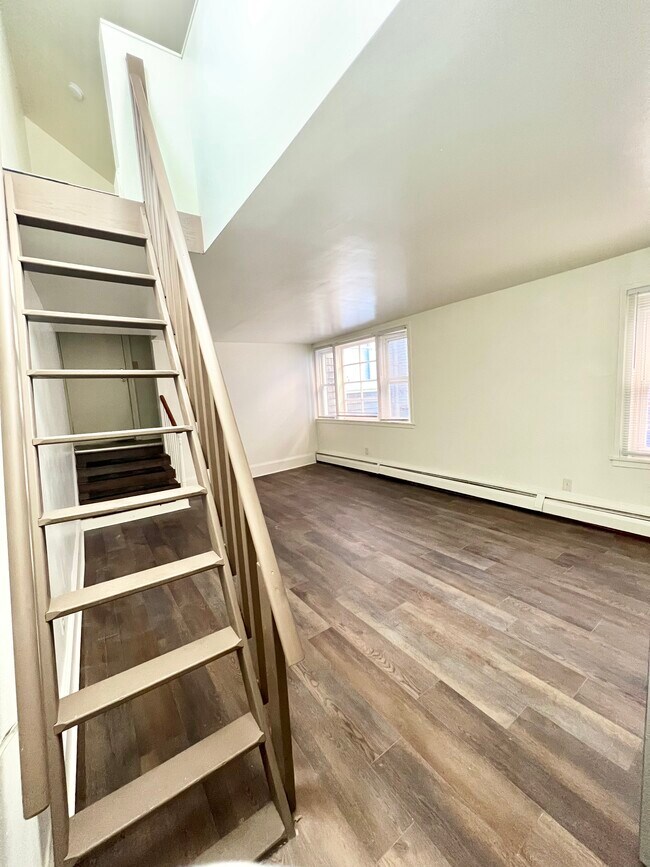 Dining & Living Room - 327 Mill St