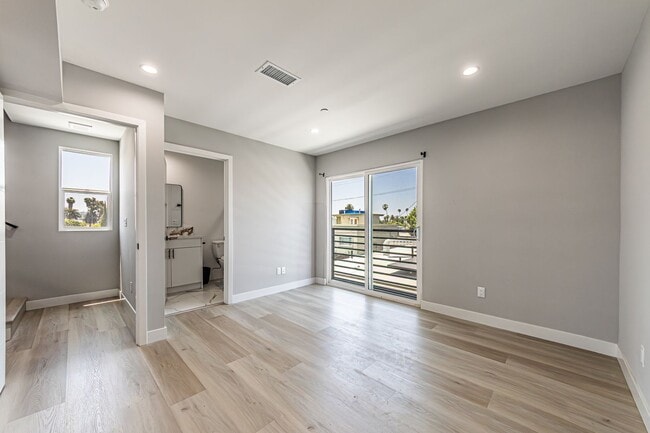 Building Photo - 2223 S Highland Ave