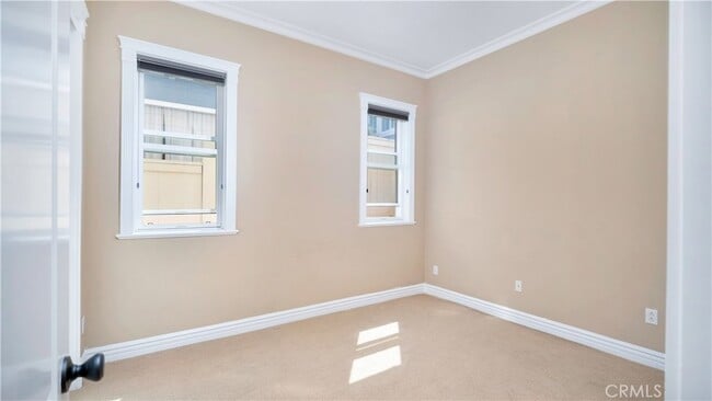 Building Photo - 431 Iris Ave