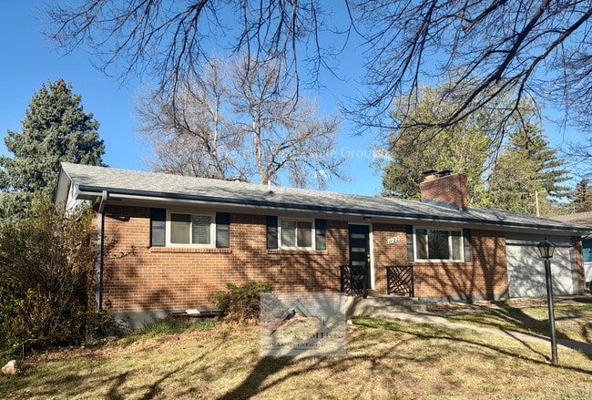 Building Photo - 1122 Pike Dr