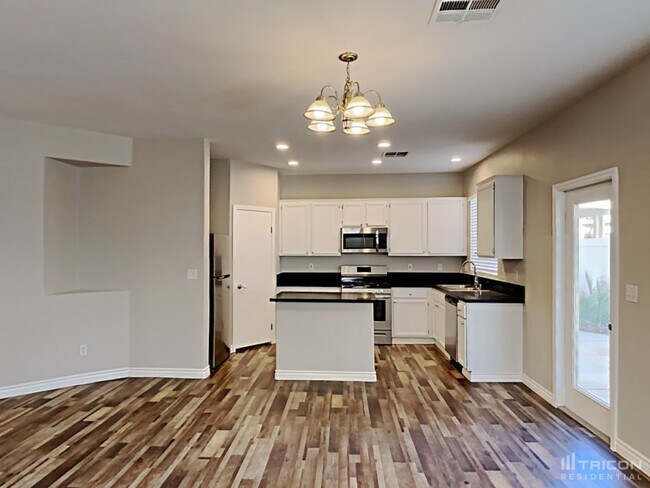 Foto del edificio - 6754 Cinnabar Coast Ln