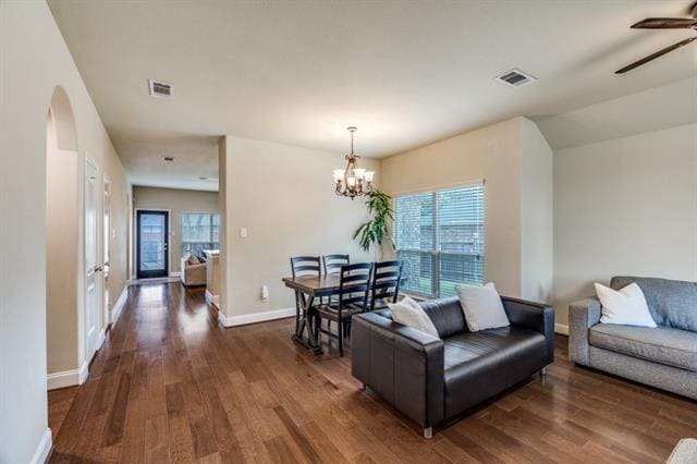 Building Photo - 1827 Lake Travis Dr