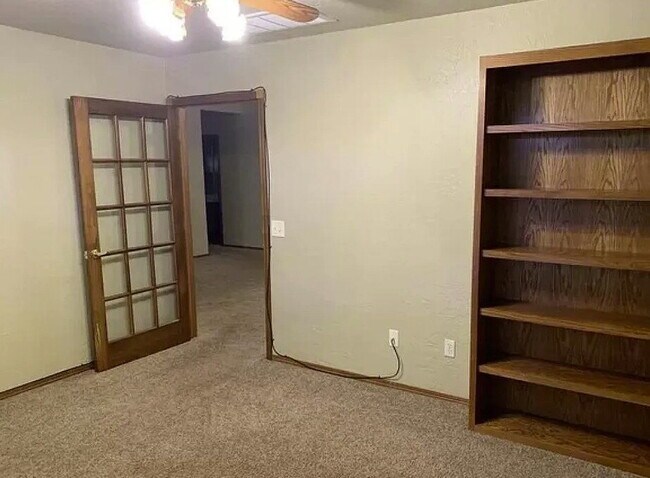 Building Photo - "Charming 3-Bed Duplex with Cozy Fireplace...
