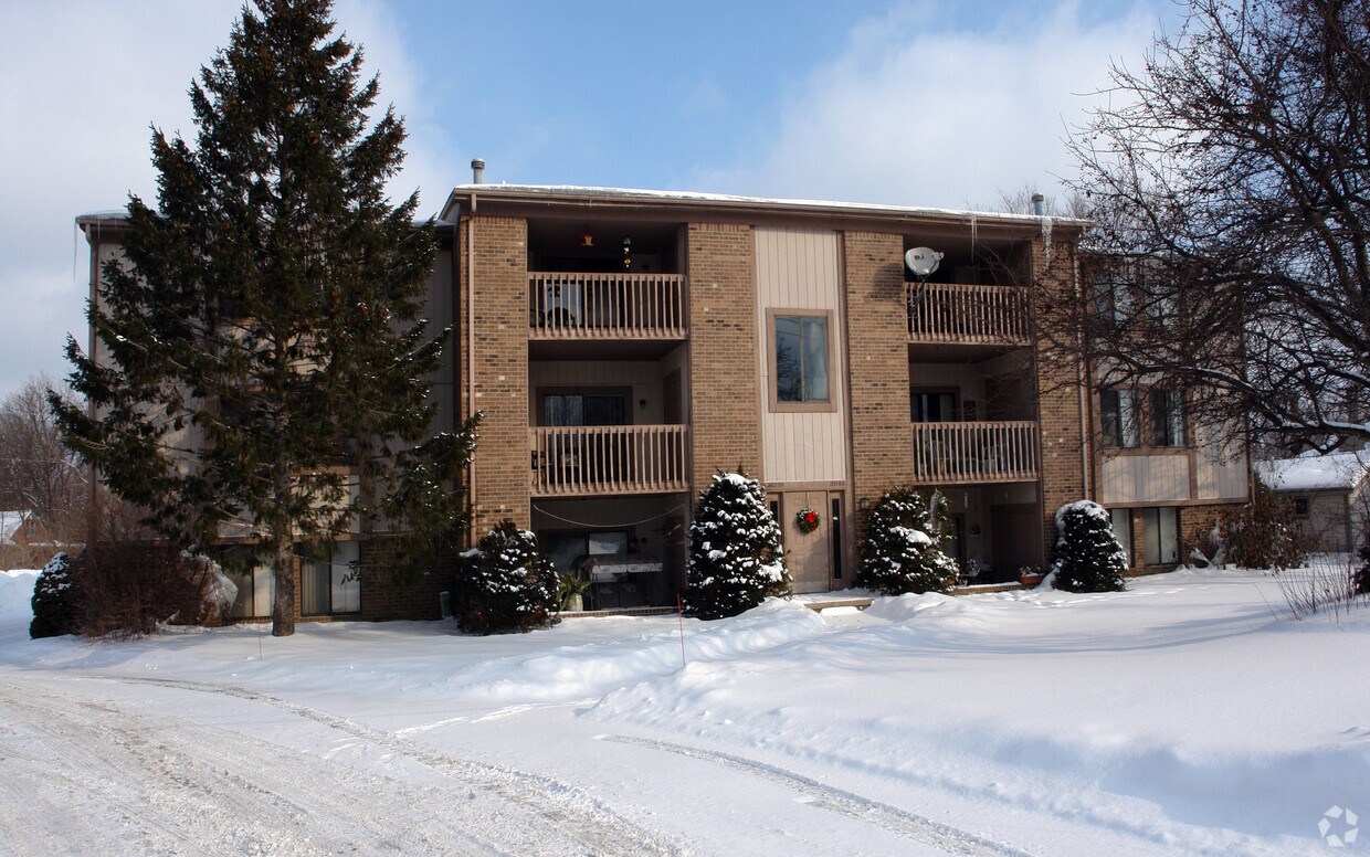 Villa Nova Apartments in Farmington, MI